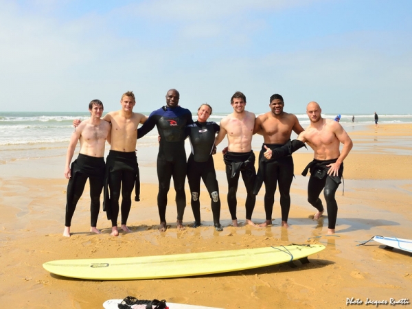Le Stade Français prend un cours de surf